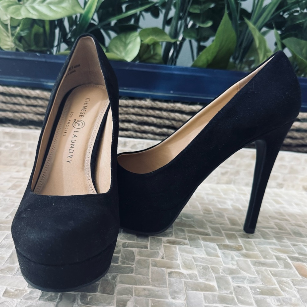 Chinese Laundry NWOB black velvet pumps  8 platform 5”stiletto heel pumps